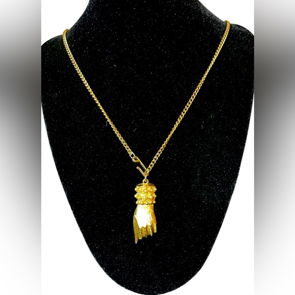 Elegant Gold Women’s Fist Pendant Necklace Pearl Embellishments Stainless Steel